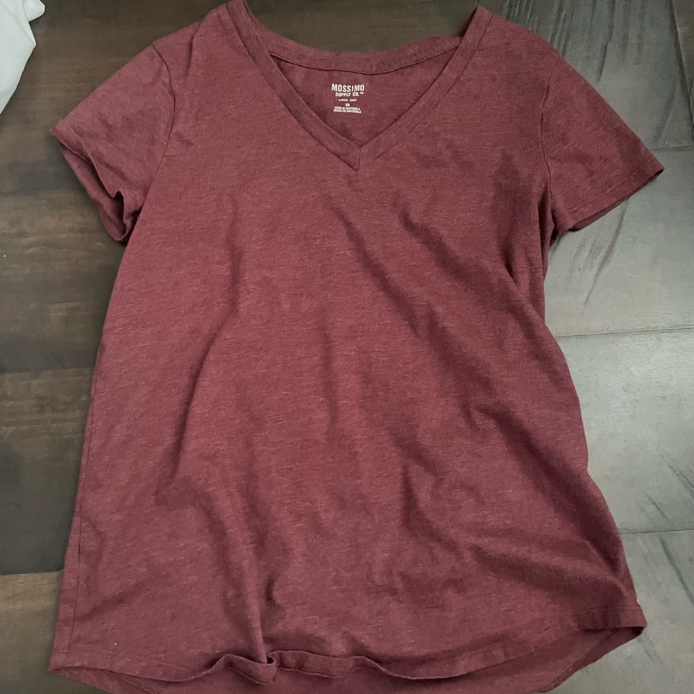 Maroon v-neck t-shirt - mossimo size xs